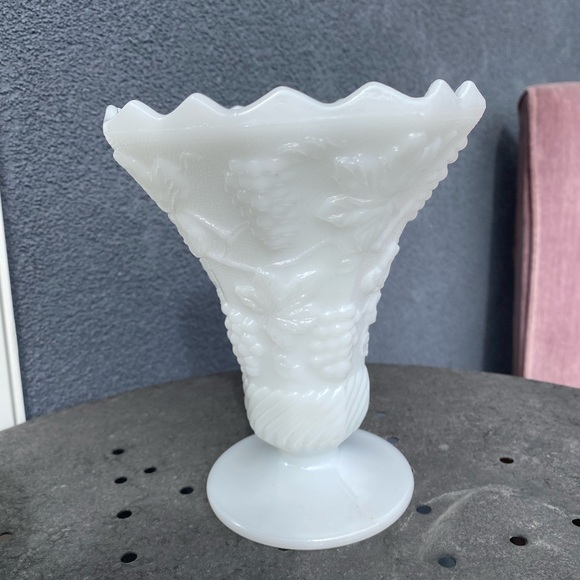 Grapevine milk glass - Picture 5 of 10